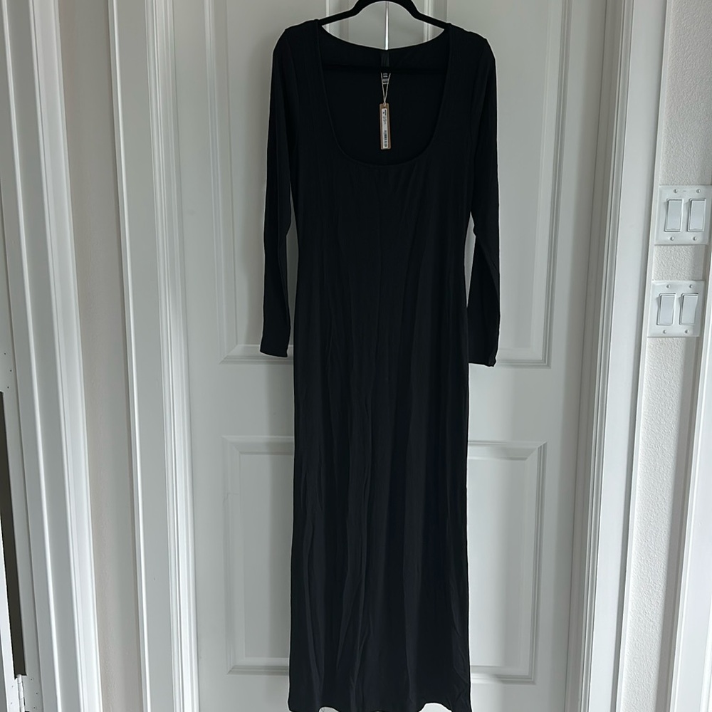 NWT Skims Long Sleeved, Maxi Dress with Deep Square Neckline Color Black Size 2x - Picture 4 of 11